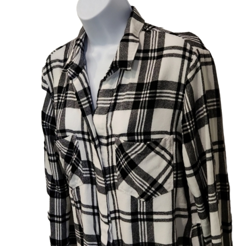 𝅺CLOTH & Stone Plaid Vneck Button Up Raw Fringe Hem Plaid Top